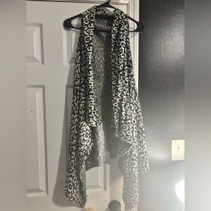 b new york Black and White Patterned Topper